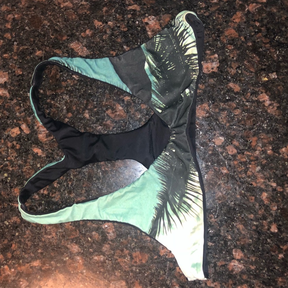 Don’t blow the illusion reversible top NWOT